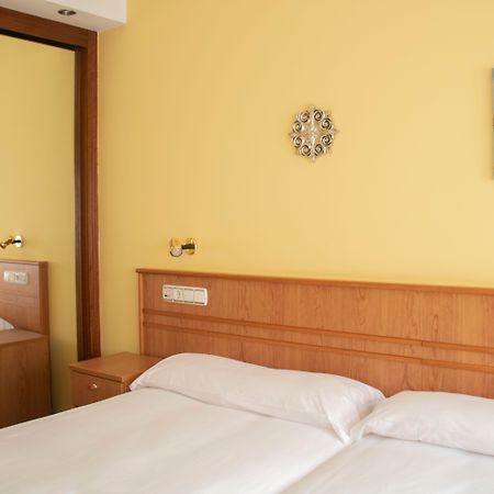 Hotel Alda Estacion Oviedo Kültér fotó
