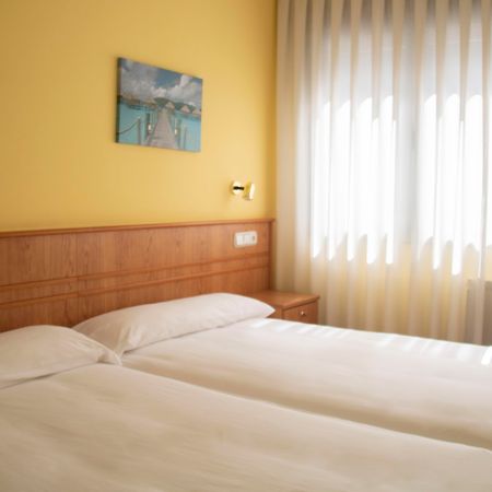 Hotel Alda Estacion Oviedo Kültér fotó