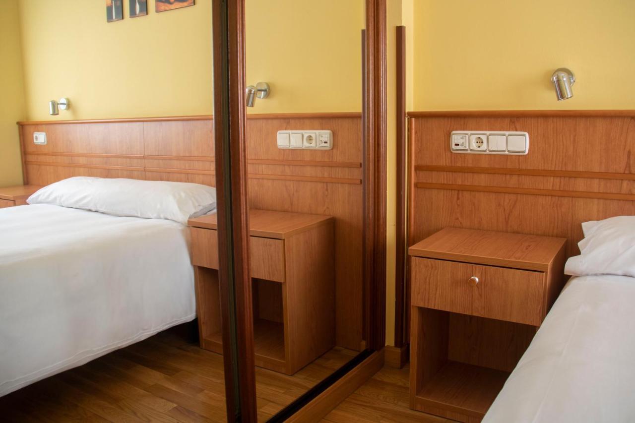 Hotel Alda Estacion Oviedo Kültér fotó