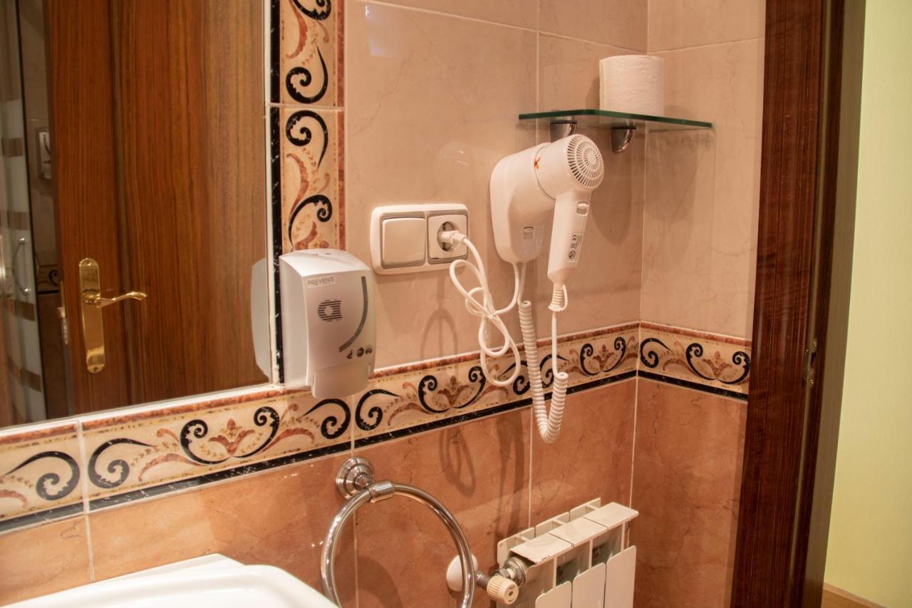 Hotel Alda Estacion Oviedo Kültér fotó