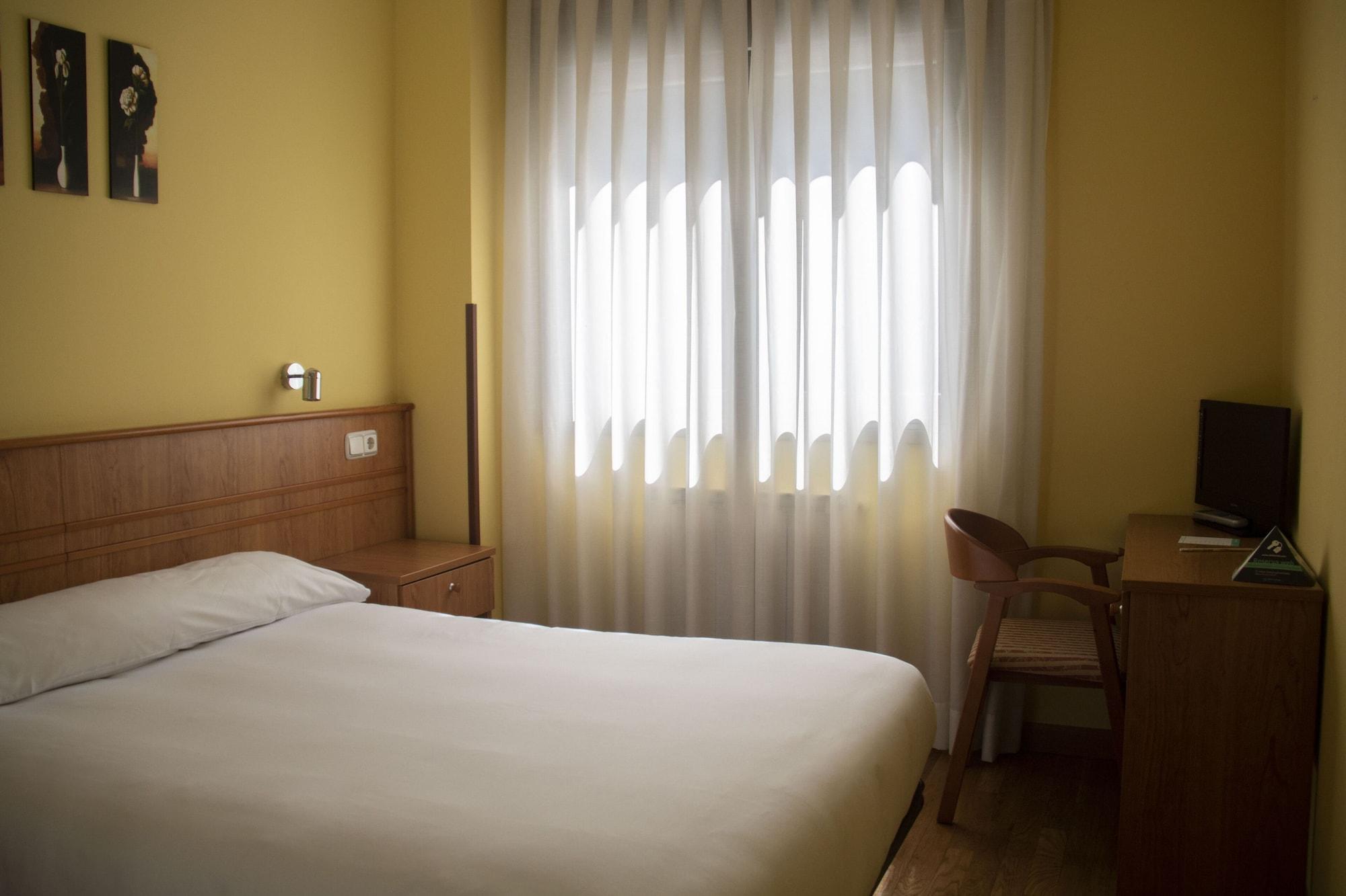 Hotel Alda Estacion Oviedo Kültér fotó