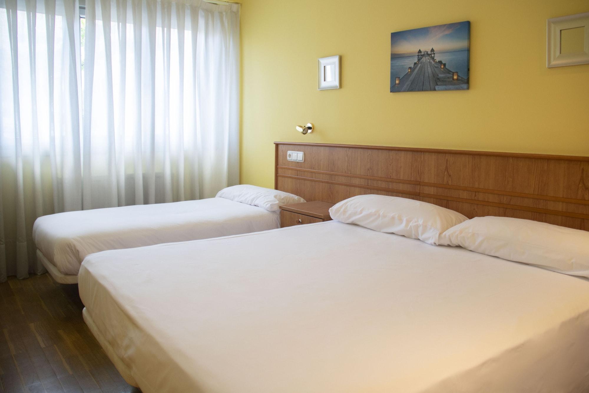 Hotel Alda Estacion Oviedo Kültér fotó