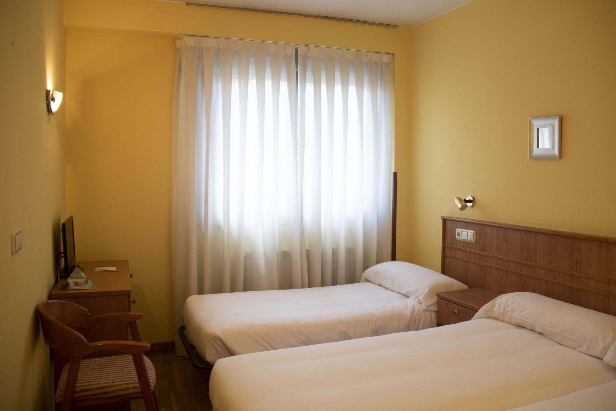 Hotel Alda Estacion Oviedo Kültér fotó