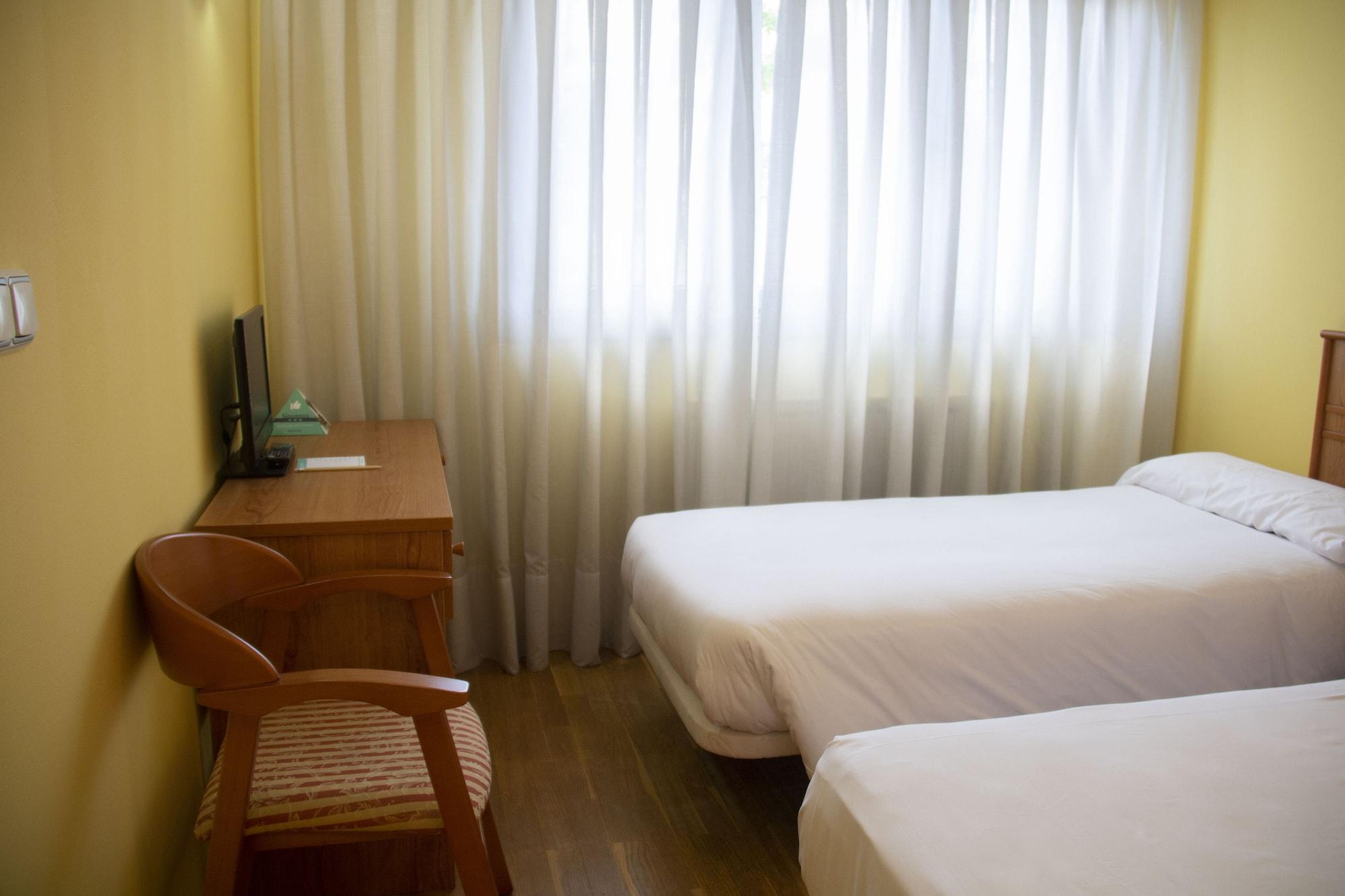 Hotel Alda Estacion Oviedo Kültér fotó