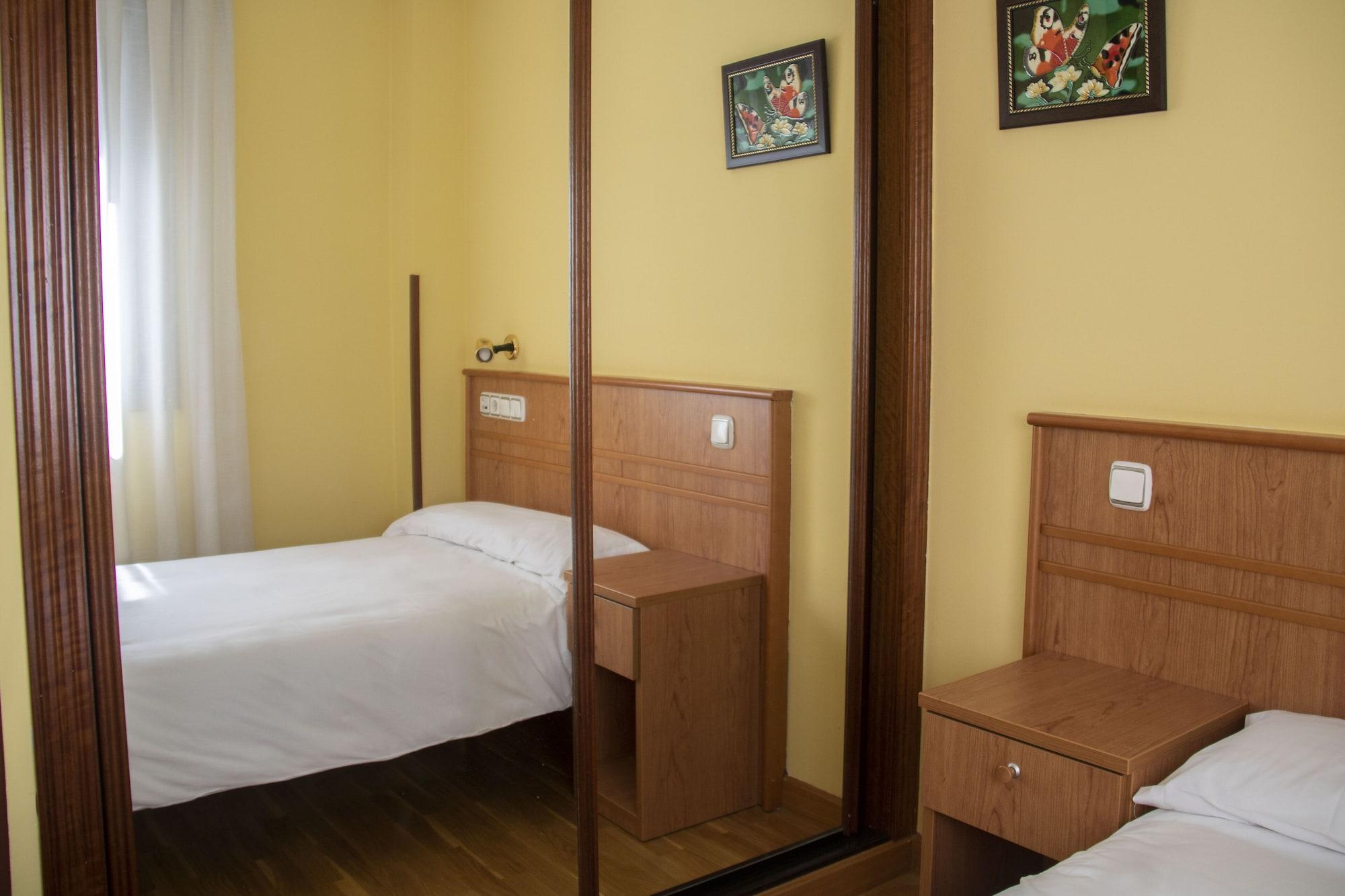 Hotel Alda Estacion Oviedo Kültér fotó