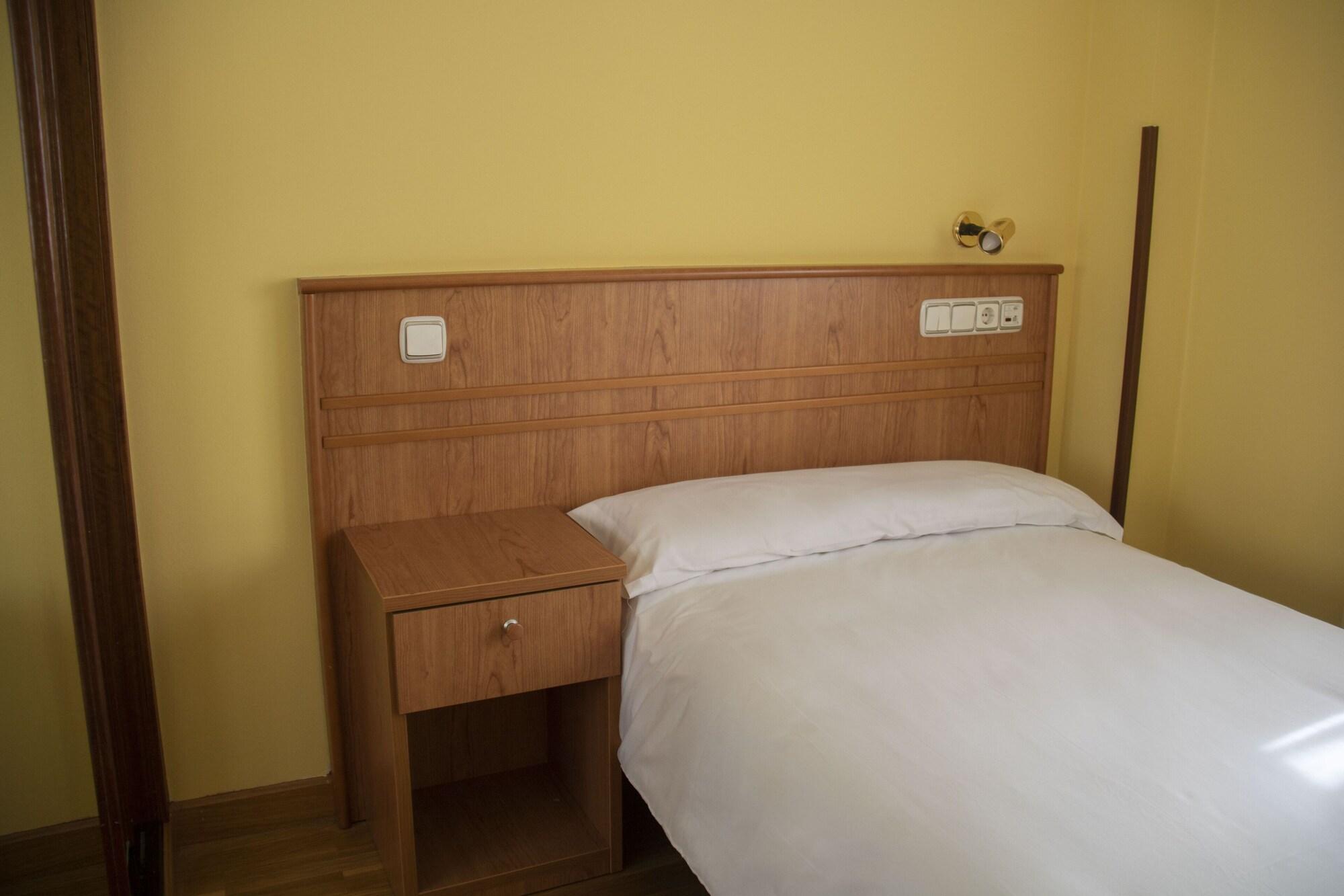 Hotel Alda Estacion Oviedo Kültér fotó