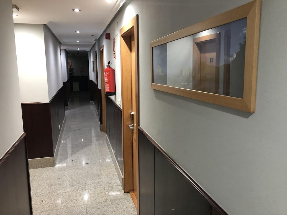 Hotel Alda Estacion Oviedo Kültér fotó