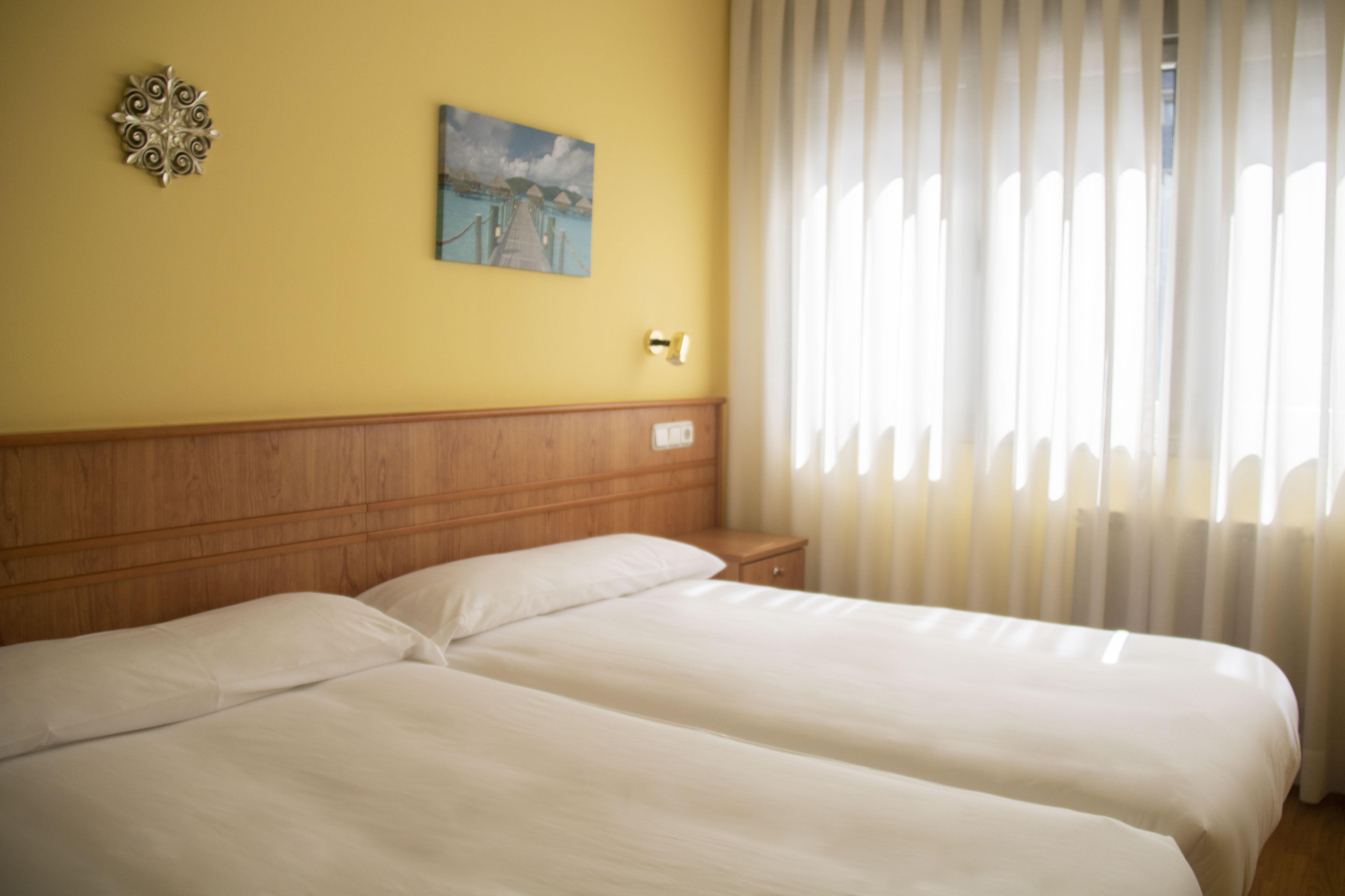 Hotel Alda Estacion Oviedo Kültér fotó