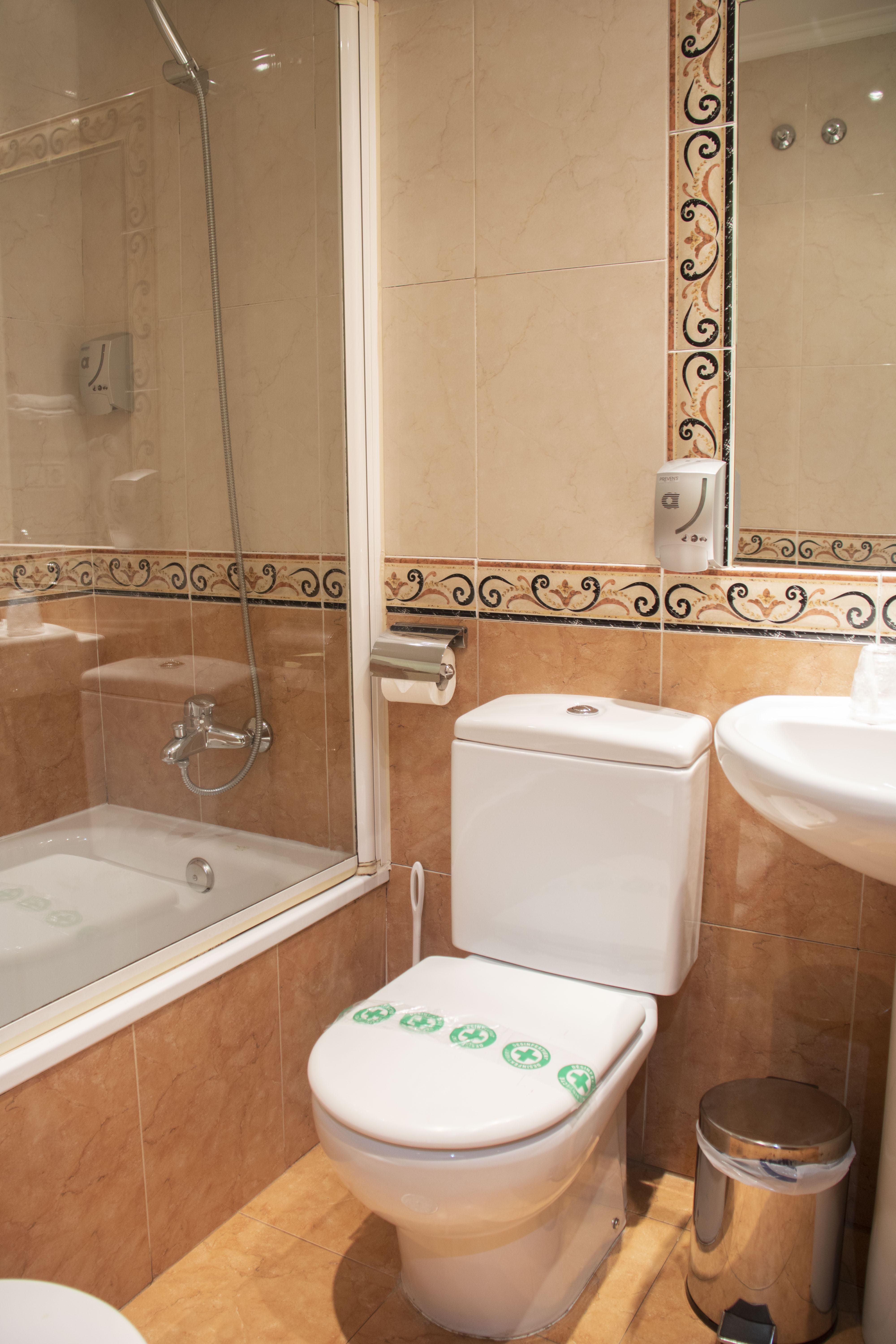 Hotel Alda Estacion Oviedo Kültér fotó
