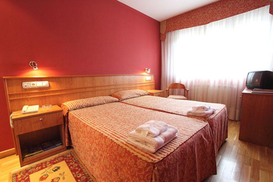 Hotel Alda Estacion Oviedo Kültér fotó