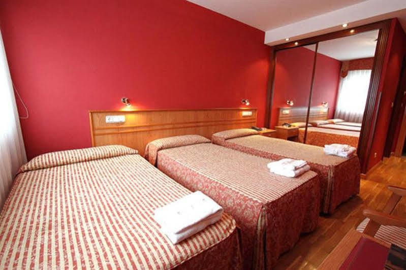 Hotel Alda Estacion Oviedo Kültér fotó