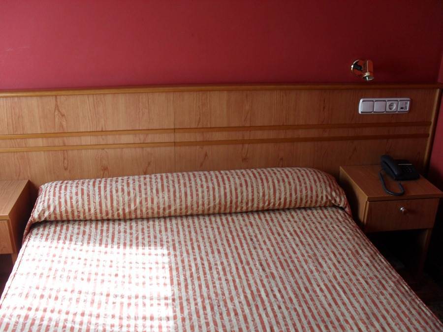 Hotel Alda Estacion Oviedo Kültér fotó